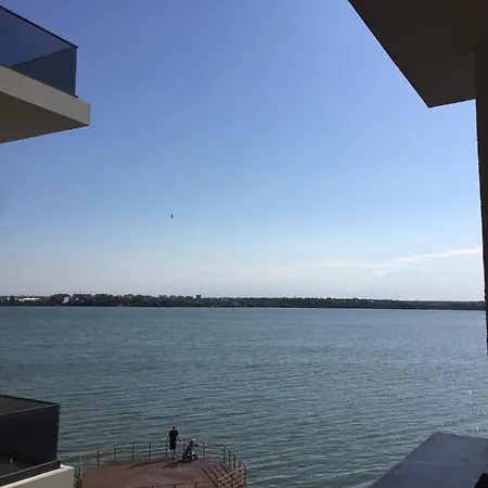 Mirror Mamaia